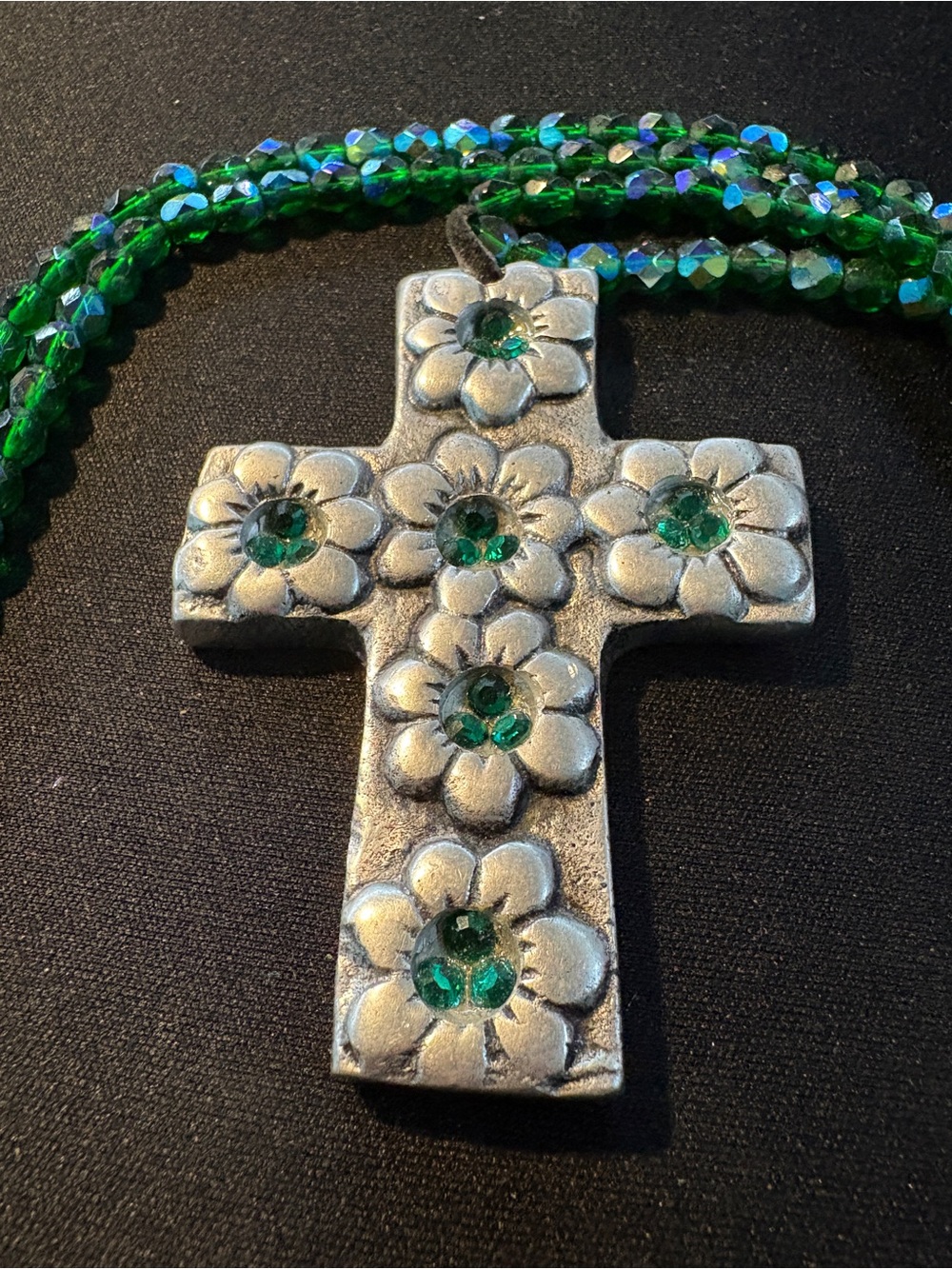 Green Beaded Necklace with Floral Cross Pendant EUC - Picture 2 of 2